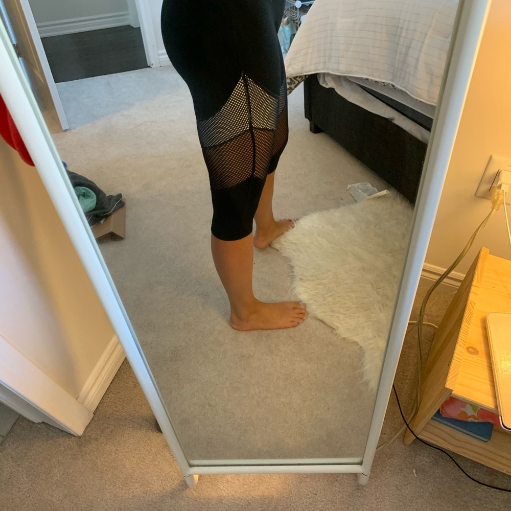 Fabletics workout capris - Picture 5 of 5